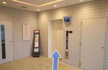 ⑤エレベーターで6階にお越しください。